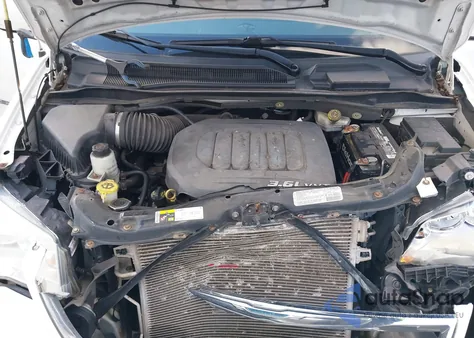 2013 Chrysler Town & Country Touring z USA, uszkodzony, nr VIN 2C4RC1BG5DR631465